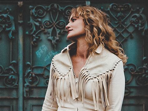song premiere  heartbreak benedicte braenden blends tavern lit