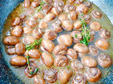 Куриная грудка с шампиньонами в сливочно-винном соусе со шпинатом ...