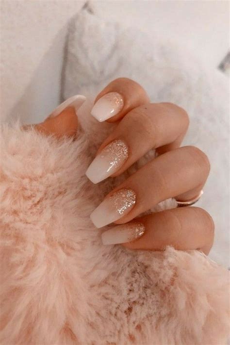 Uñas Rosas - Outfits Femeninos