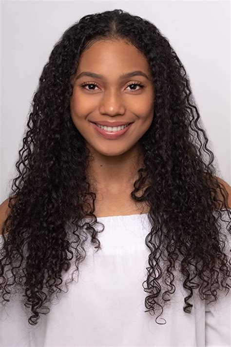 Emily Bell - Biografía, mejores películas, series, imágenes y noticias