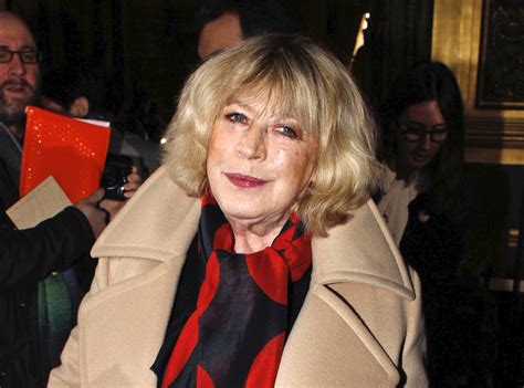 MARIANNE FAITHFULL, AGRADECE A SANITARIOS Y FANS "SALVARLE LA VIDA" | PyD
