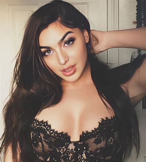 Emily Rinaudo (Actor) Age, Wiki, Height, Weight, Family, Husband