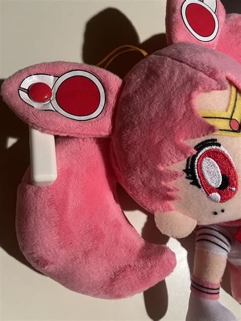 hot topic left this stupid security tag help? : r/sailormoon