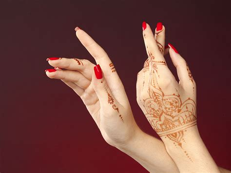 Get Traditional With The Latest Arabic Mehndi Designs