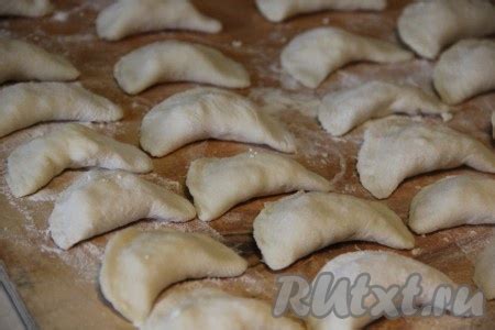 Тесто для вареников на кефире - рецепт с фото