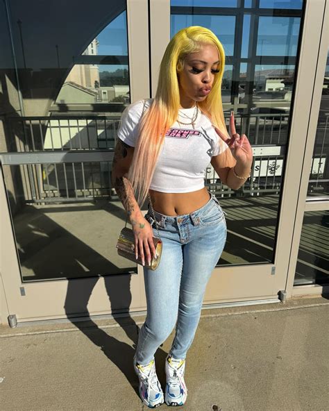 Vanilla | Island Gyal🏝️🤤 | Instagram