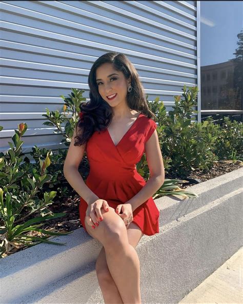 Danay Gonzalez : r/crossedlegs