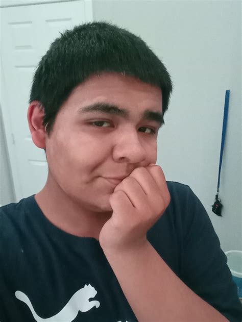 Elias, 19, Phoenix - "GayFriendly"