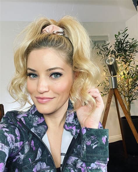 Hair Scrunchies Back For 2021 : r/JustineEzarik