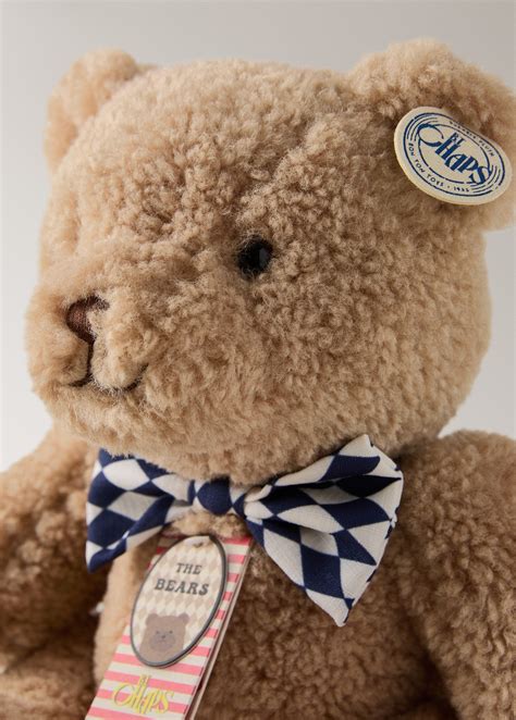 This article explains the history of the bow tie movie theater brand 8