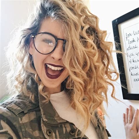 Ghim của Youtube Land trên ZOELLA