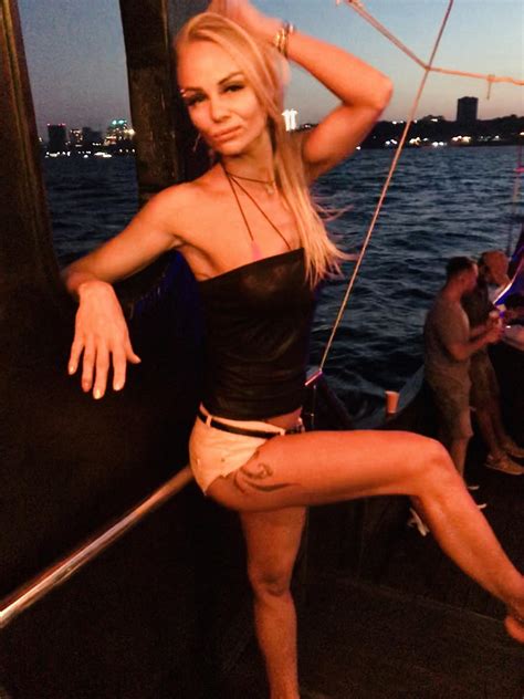 Crazy_Blond's Homepage on MyFreeCams.com