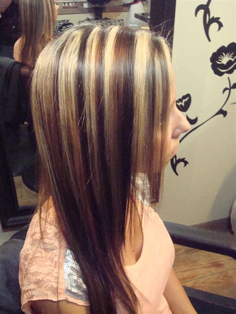 Social media users are obsessing over these blonde highlights on brown hair 34