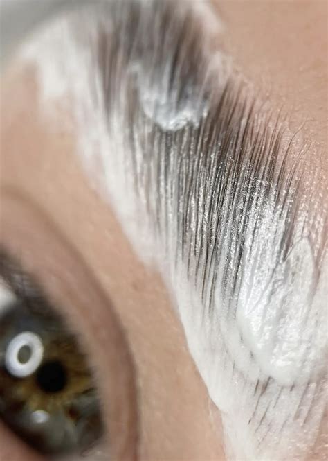 Hybrid Stain vs Brow Tint: Which One Lasts Longer?
