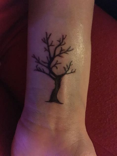 Tree tattoo on wrist | Tree tattoo, Tree tattoo small, Tattoos