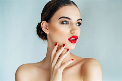 Beauty Trends by Decade: A Journey Through the Last 50 Years | Beauty Base