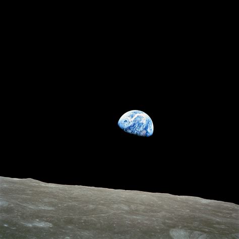 File:NASA-Apollo8-Dec24-Earthrise.jpg - Wikipedia