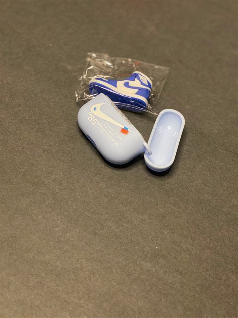 AirPod pro case with keychain | Etsy