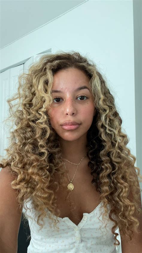 Pin on hairstyles in 2024 | Highlights curly hair, Blonde highlights