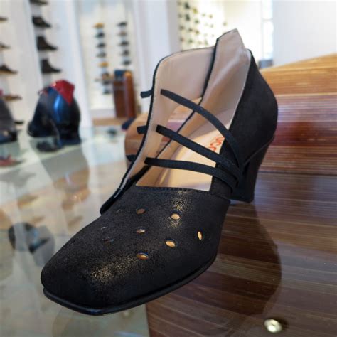 Der Mann mit den Schuhen - Neustadt-Geflüster