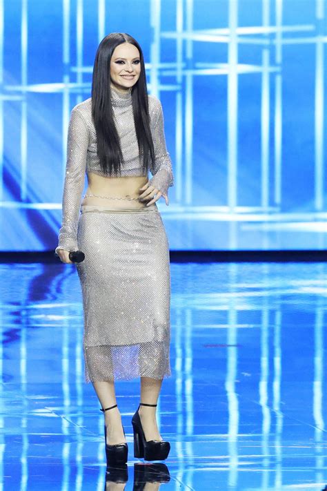 Francesca Michielin vestita di strass a X Factor (e torna la vita bassa
