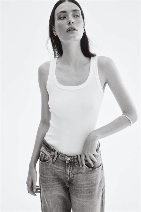 Prążkowane body thong z domieszką jedwabiu - Kremowy - ONA | H&M PL