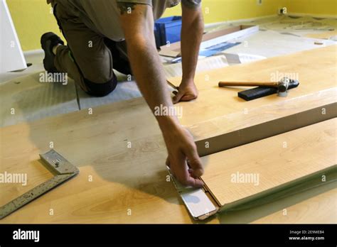 Professional installation of a parquet floor Stock Photo - Alamy