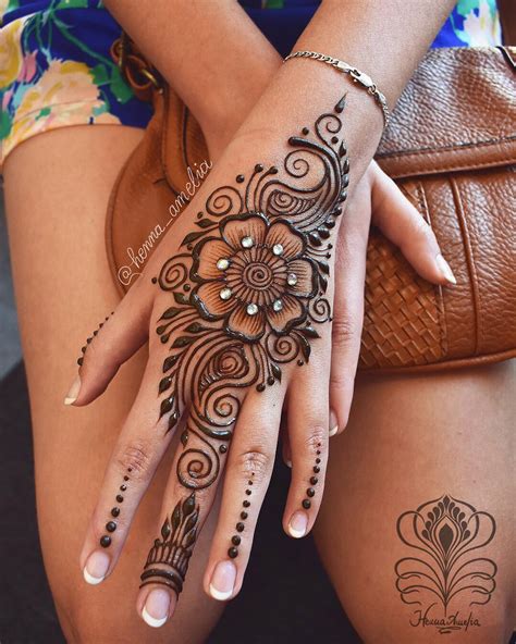 simple floral mehndi design pictures