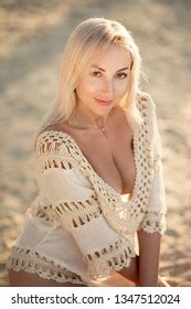 imagenes de sexy blond posing naked   beach imagenes