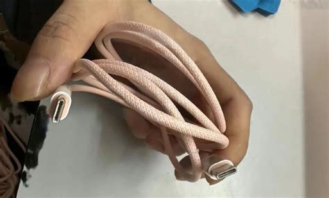 Появились фотографии кабелей USB-C из комплекта iPhone 15. Цветные и ...