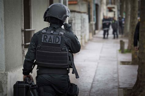 Les policiers du RAID posent leurs valises à Toulouse