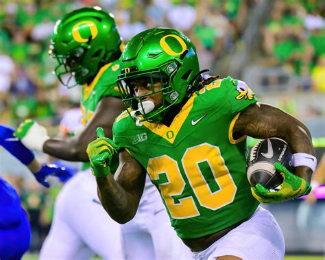 Jordan James injury update: Oregon star RB heads to locker room with