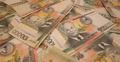lao ministry warns foreign tourists  illegal currency exchange
