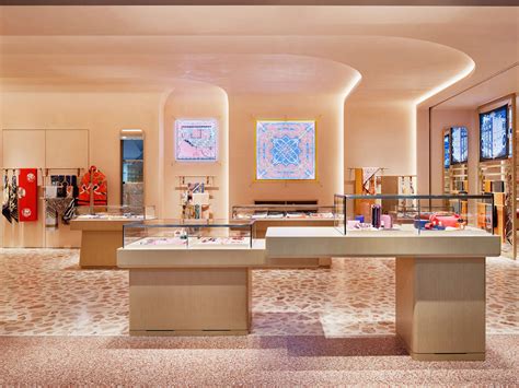 hermes hermes reopened  store   isetan department store