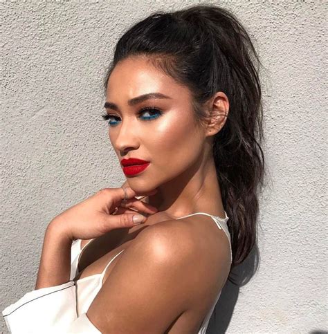 Shay Mitchell | Celebrity makeup looks, Celebrity makeup, Makeup looks