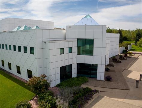 First Paisley Park tours draw Prince fans from around the globe | MPR News