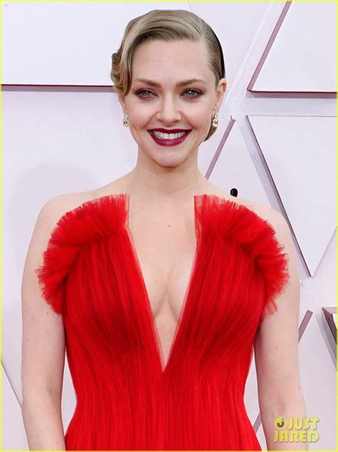 Amanda Seyfried Wears a Ravishing Red Gown to Oscars 2021: Photo ...