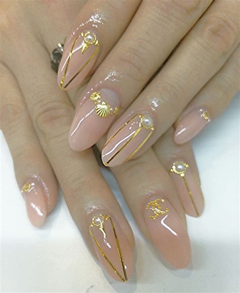 60 Seashell Nails for the Perfect Beach Manicure