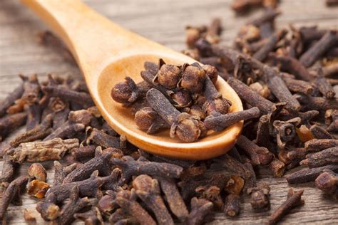 Clove Tea Benefits and Side Effects: Consume It Properly