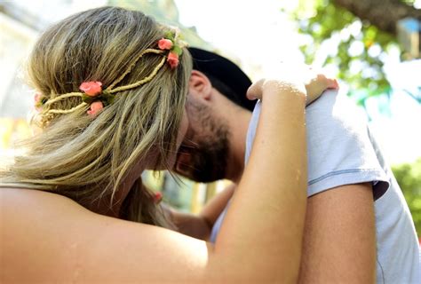 Hpv É Transmitido Pelo Beijo - Herpes, Covid-19 e HPV: confira doenças transmitidas pelo beijo e saiba ...