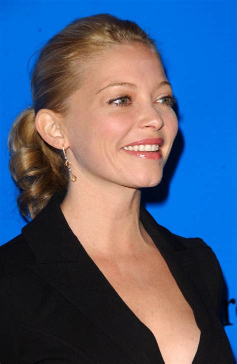 Pictures of Amanda Detmer