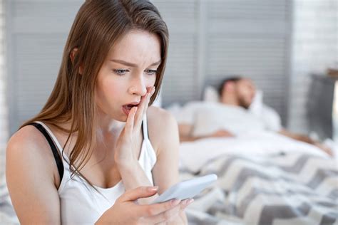 Top 8 Tips To Catch Your Cheating Spouse Red Handed — All Beautiful Mommies