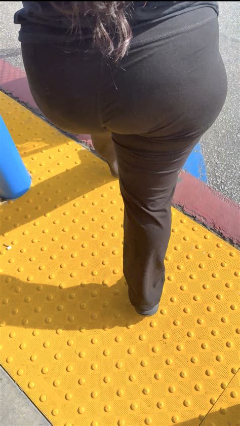 Latina BBW Milf w Wide Ass Black Leggings OC (With GIFs) - Spandex