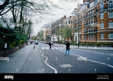 Beatles, Abbey Road Crossing High Resolution Stock Photography and ...