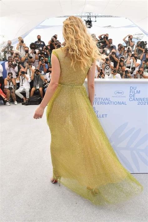 Pin by Roberto Fontenelle on Katheryn Winnick in 2022 | Formal dresses ...