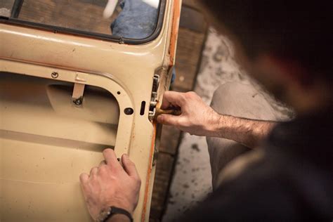 How to Get Fiberglass Out Of Skin?