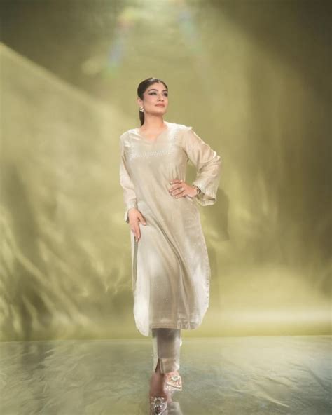 raveena tandon dazzles   flawless traditional outfit glowing