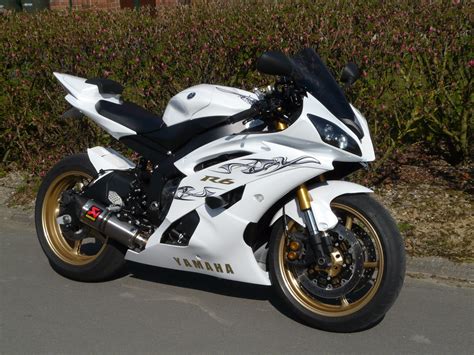 YAMAHA YZF-R6 - yamaha-yzf-r6_white_15.jpg