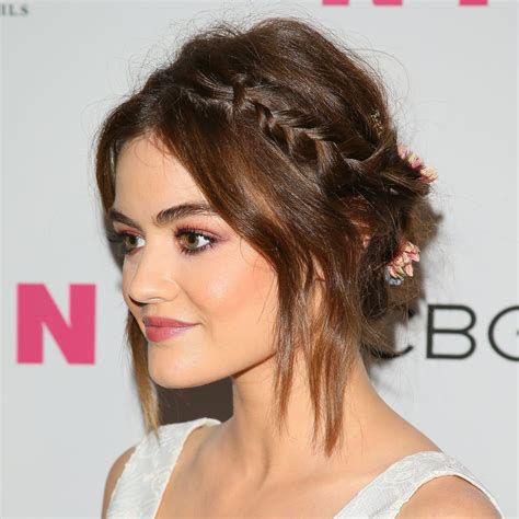 Women are loving these short updos for short hair for office days 30