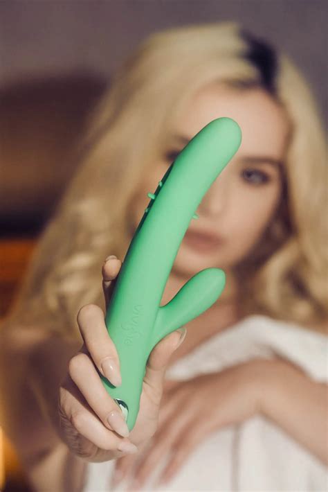 Felxible Lexi Toys Pussy